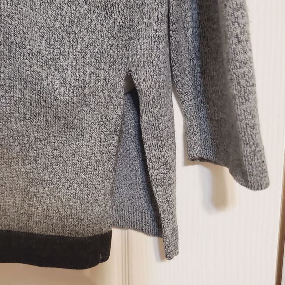 Karen Lessly Block Sweater - Picture 2 of 7